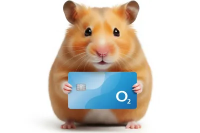 Een schattige hamster houdt een blauwe O2-kaart vast met beide pootjes.